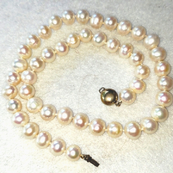 8mm hand knotted cultured pearls opaque necklace 18" - Picture 2 of 5
